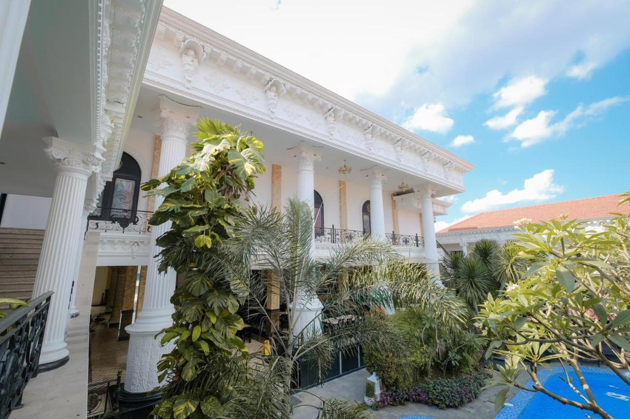The Grand Palace Hotel Yogyakarta Exterior photo