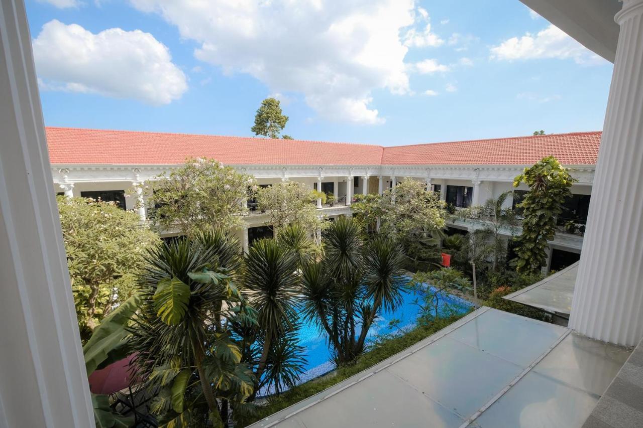 The Grand Palace Hotel Yogyakarta Exterior photo