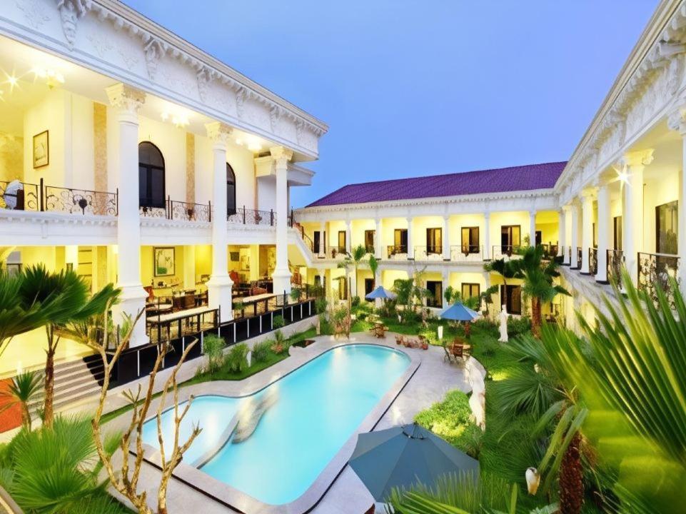 The Grand Palace Hotel Yogyakarta Exterior photo